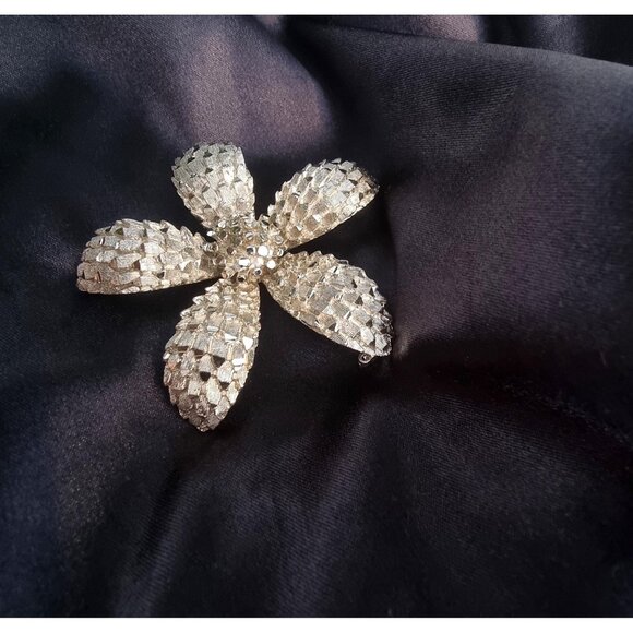 Vintage BSK Signed Silver Tone Flower Floral Large Big Brooch - Picture 7 of 8